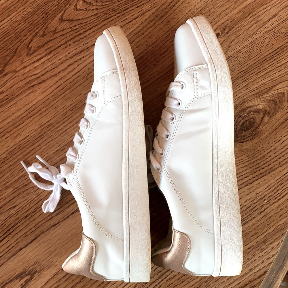 Sugar Brand. Women’s Sz 8.5. White/Rose Gold colored Sneakers. - Picture 6 of 8